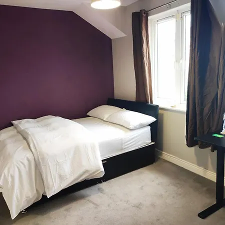 Ubytování v soukromí Orchard Way, Shared With An Amazing Double Bedroom With Ensuite *